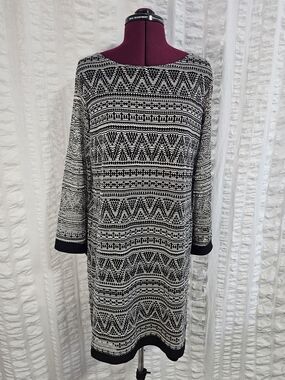 GNW Black and White Geometric Long Sleeve Shift Dress
